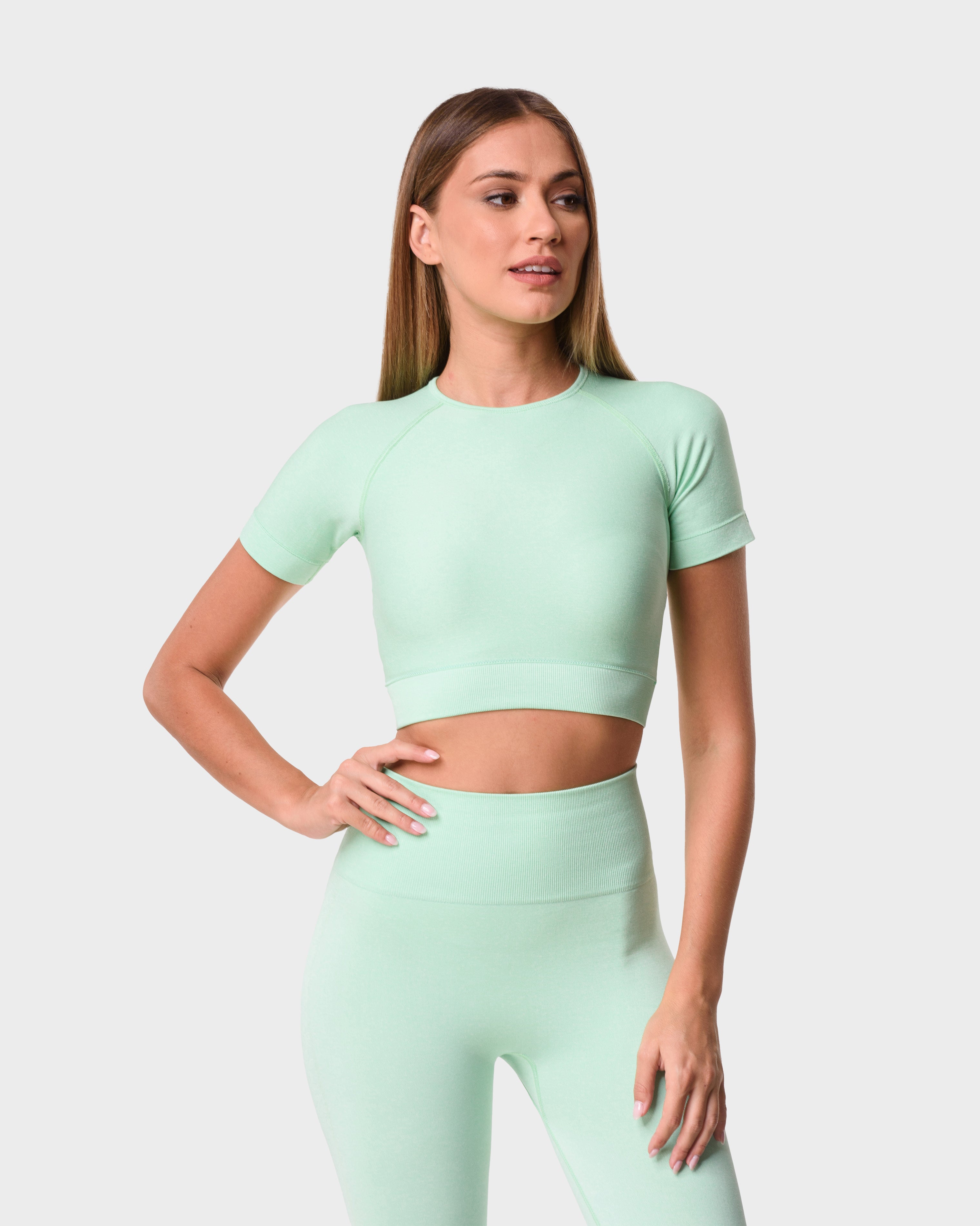 SEAMLESS SHORT SLEEVE SPORTS CROP TOP GREEN