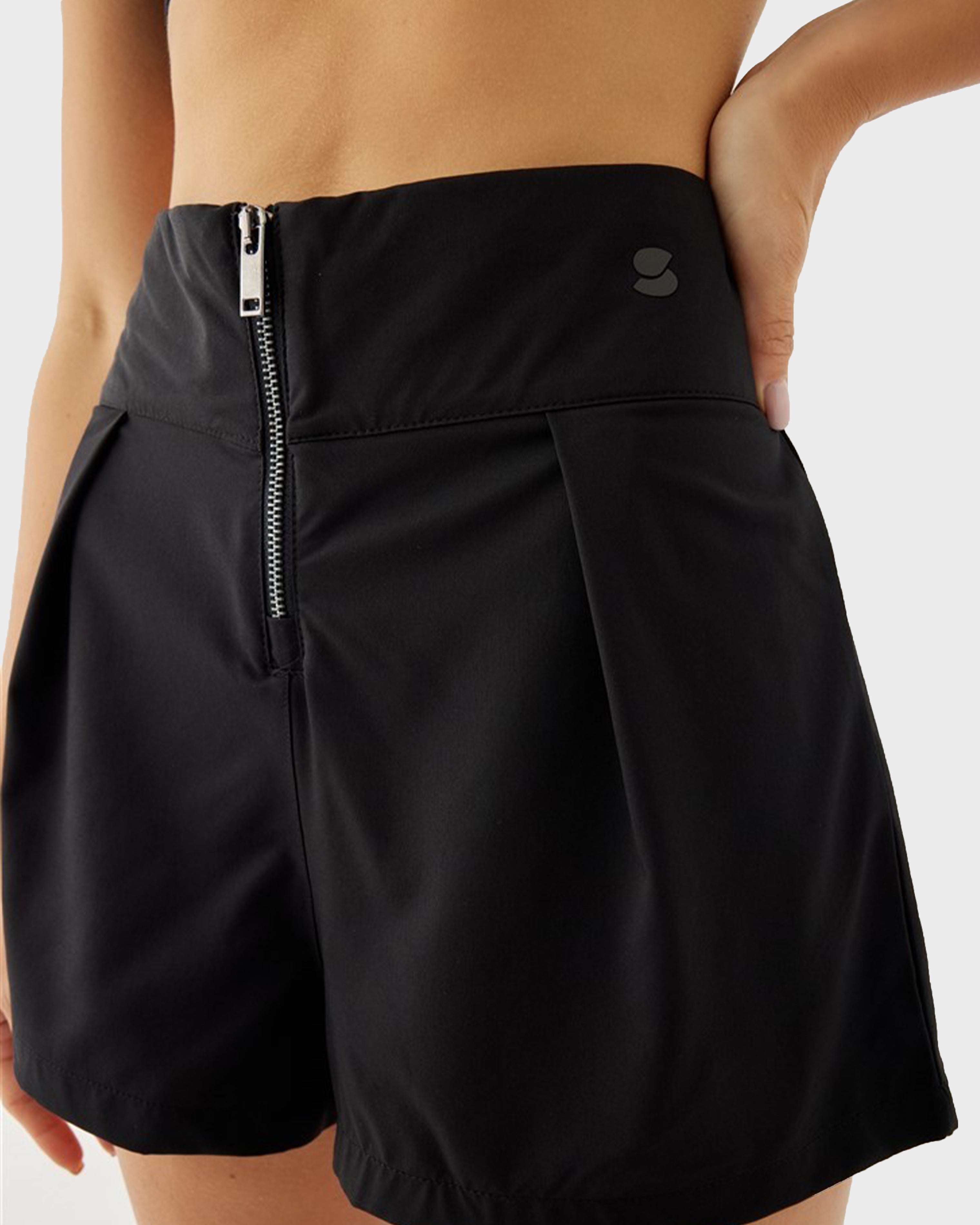 MAYA ZIPPER SPORTS SHORT BLACK
