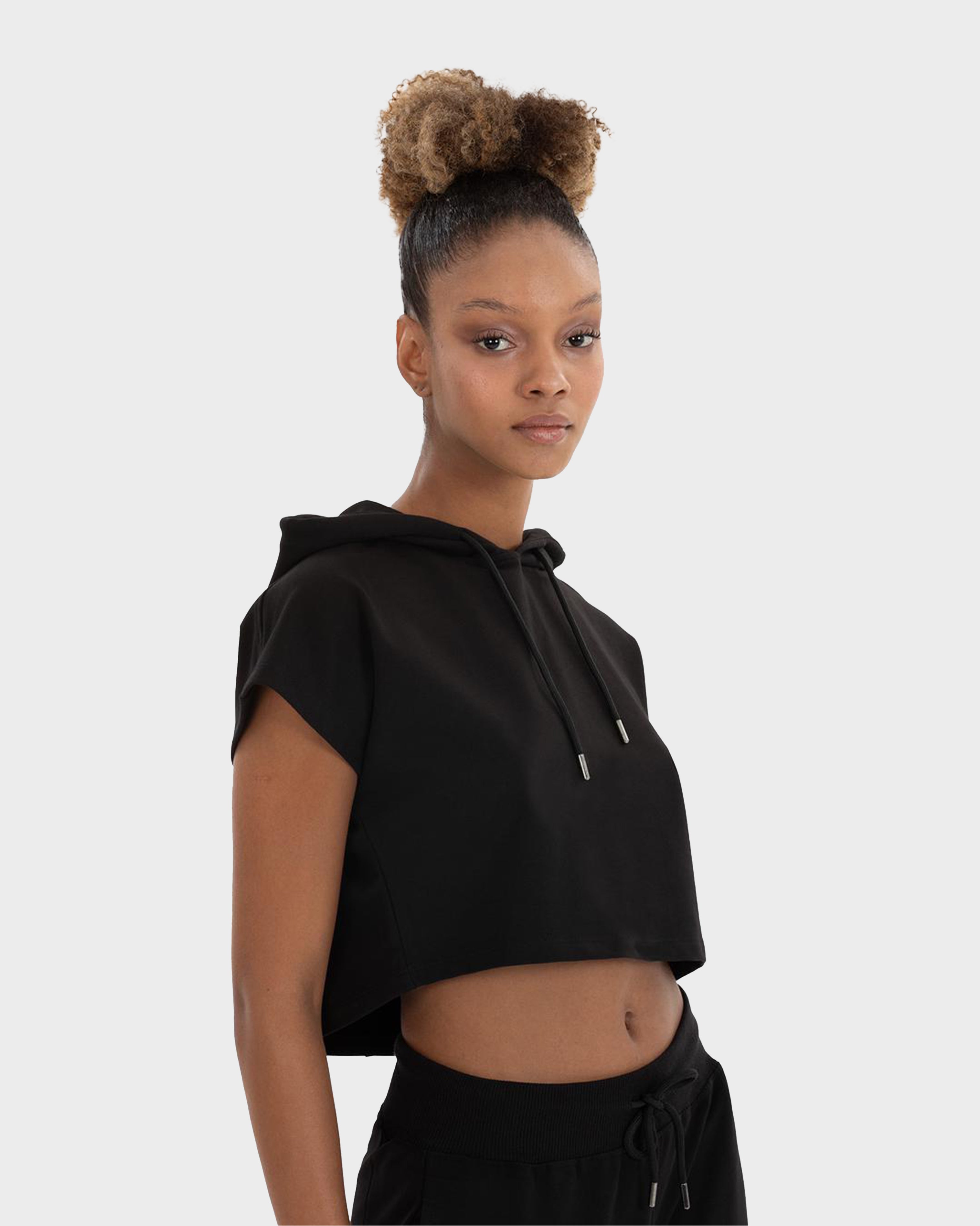 ALICE SLEEVELES CROP HOODIE BLACK