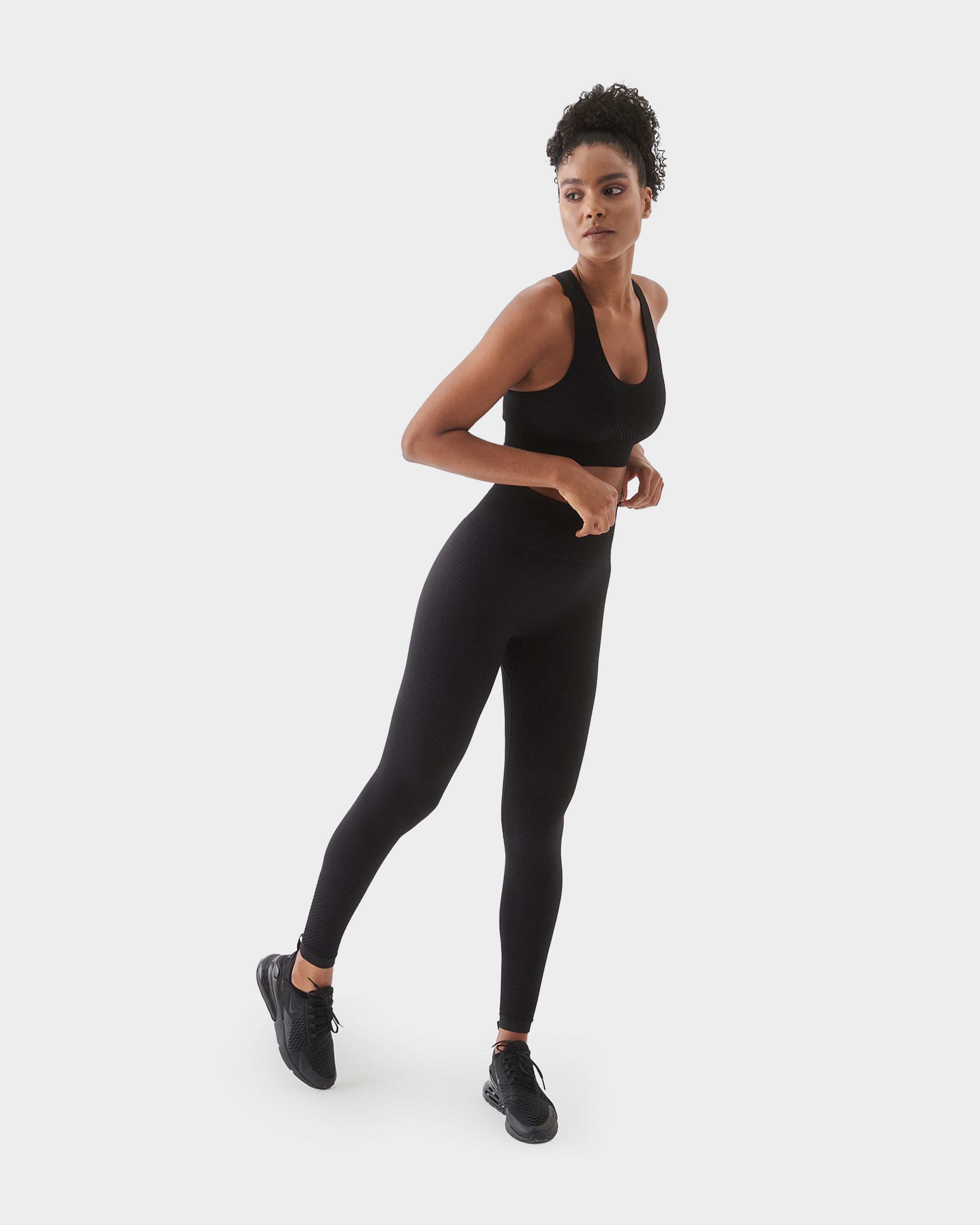 RHEA SEAMLESS SPORTS BRA BLACK