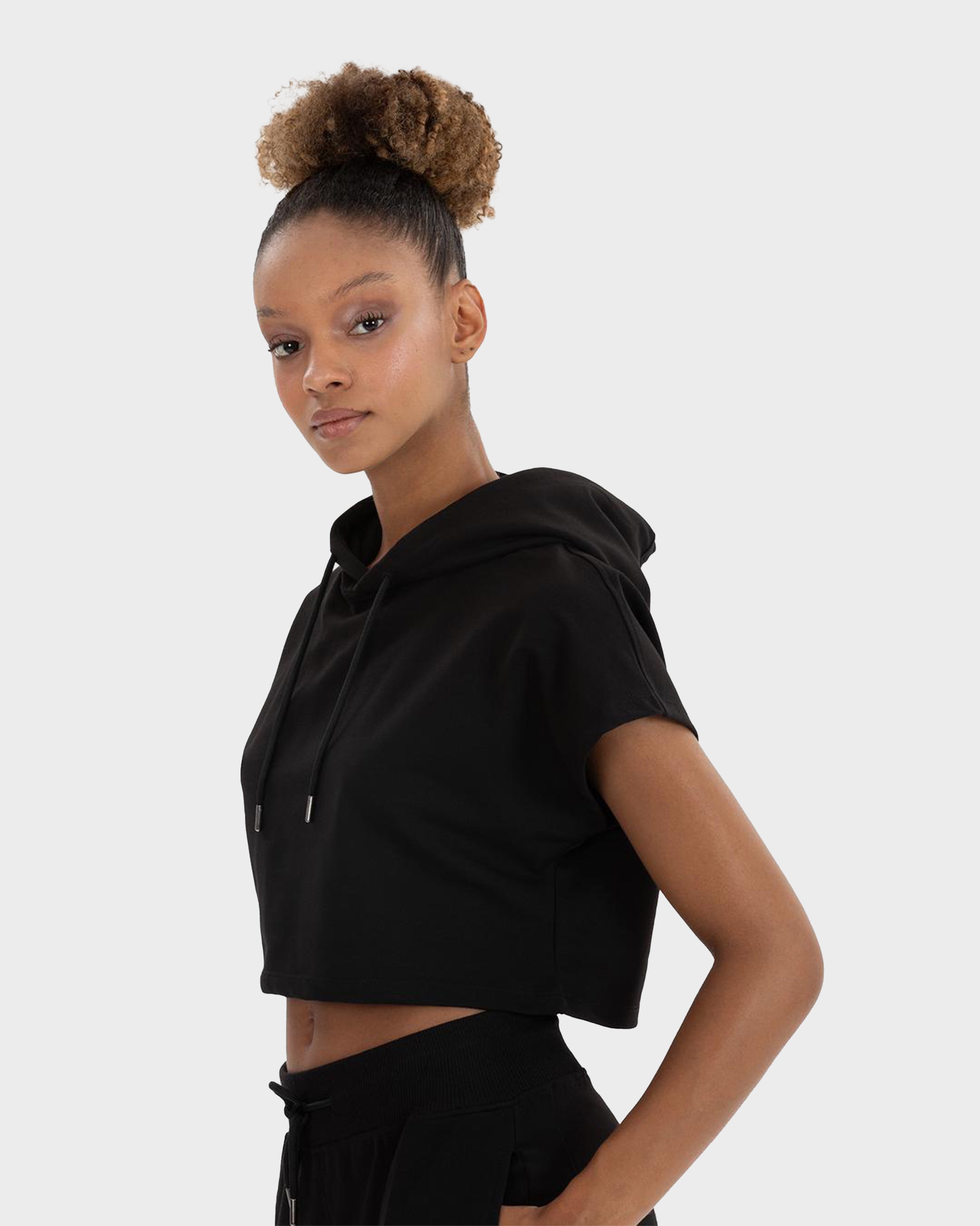 ALICE SLEEVELES CROP HOODIE BLACK