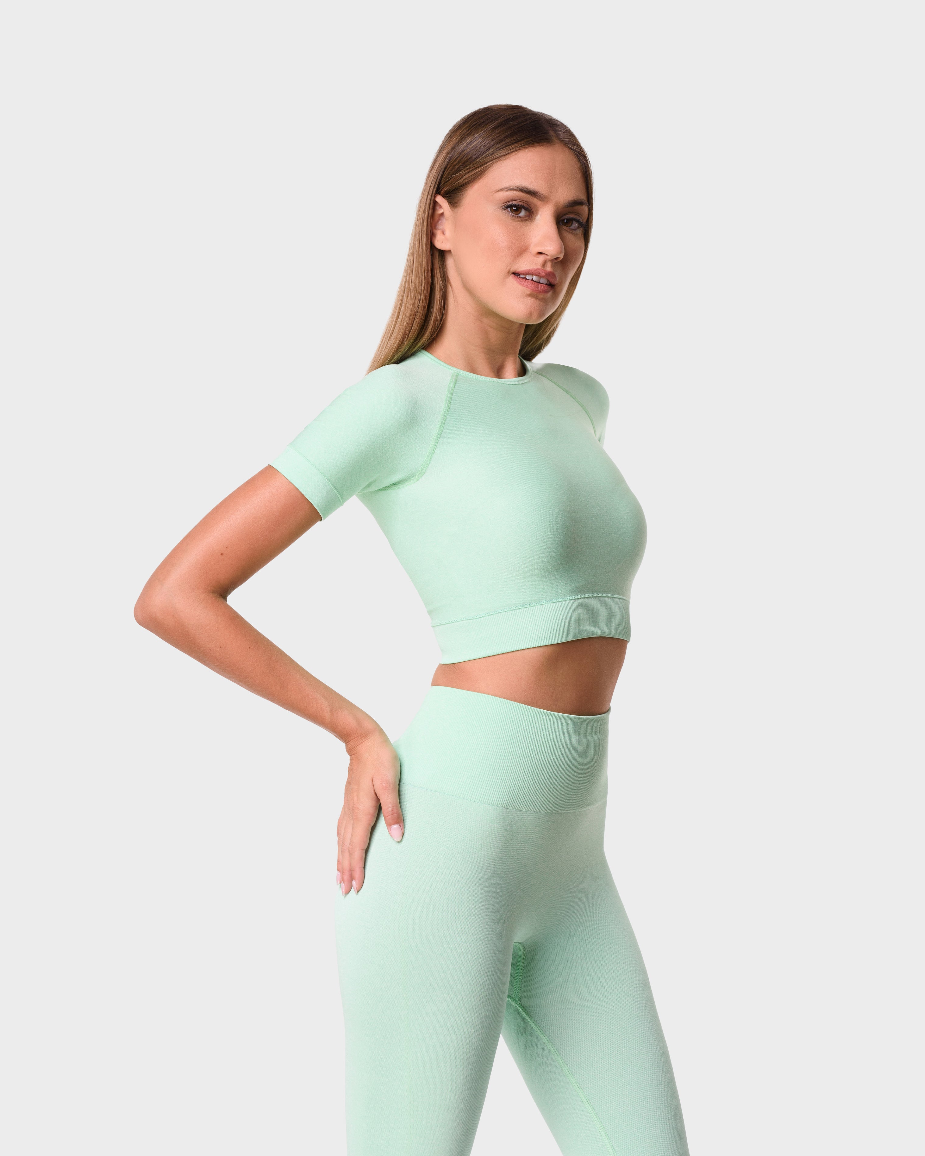 SEAMLESS SHORT SLEEVE SPORTS CROP TOP GREEN
