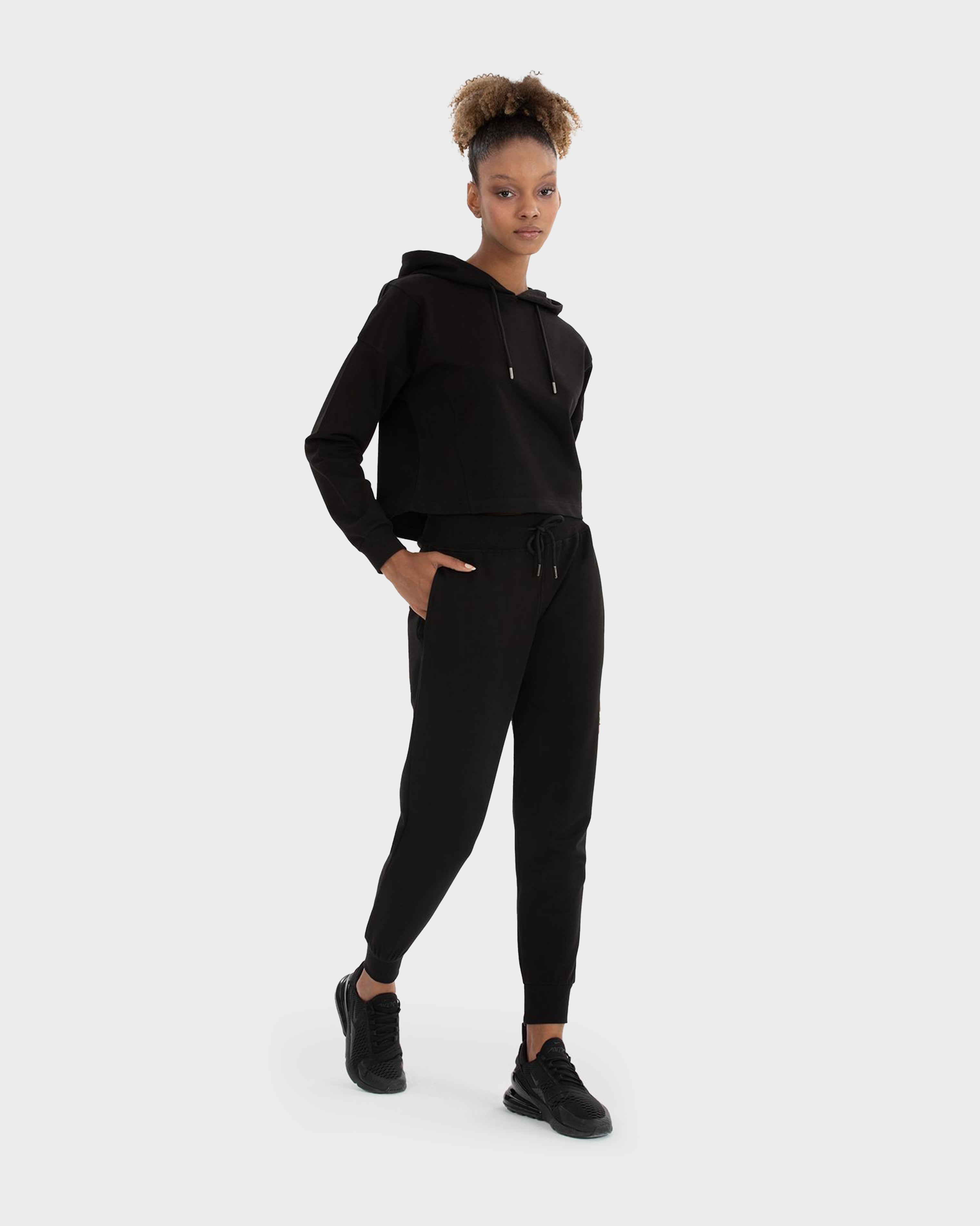 LEXA CARROT-CUT JOGGING PANTS BLACK