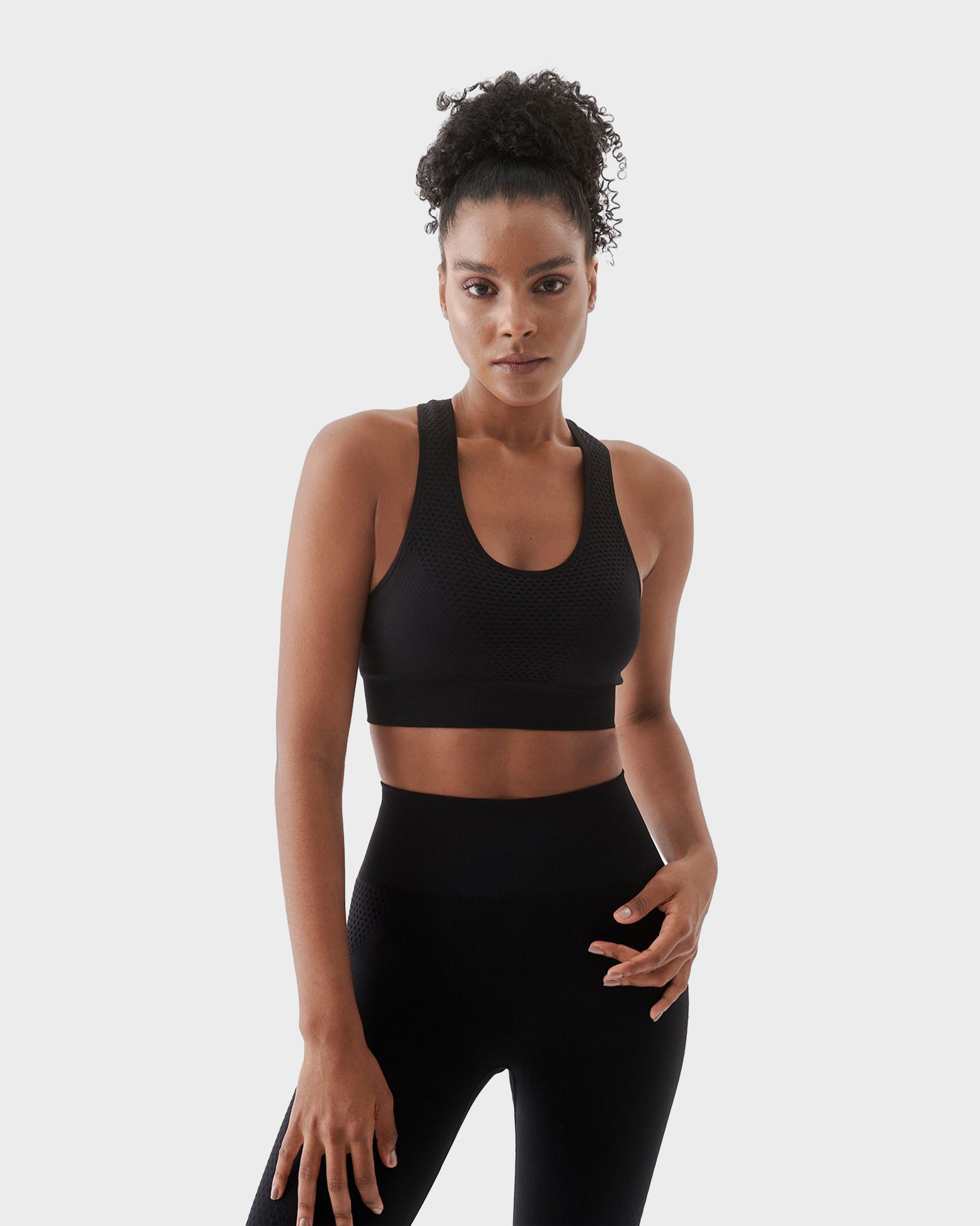RHEA SEAMLESS SPORTS BRA BLACK